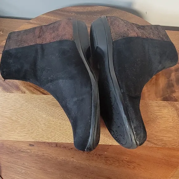 Dansko Black and Metallic Bronze Ankle Boots Size 41
