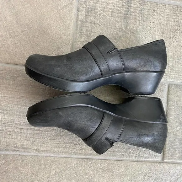 Dansko Jane slip on clog buckle size 40 shoes