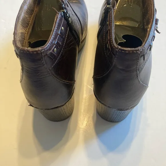 Dansko Leather Dabney Ankle Boots