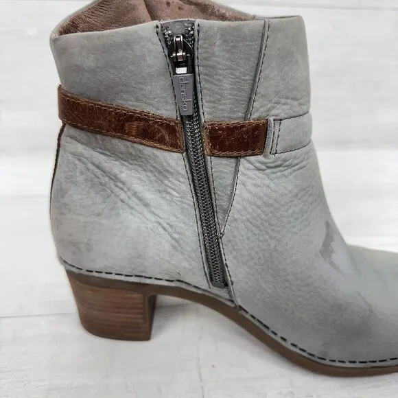 Dansko Women 6.5-7 Hartley Ankle Boot Grey Nubuck Tan Leather Trim Block Heels