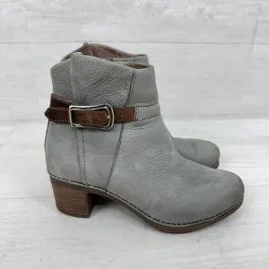 Dansko Women 6.5-7 Hartley Ankle Boot Grey Nubuck Tan Leather Trim Block Heels