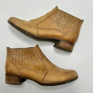 Dansko Women's Tan Liberty Burnished Leather Ankle Bootie EUR Size 37, US 6.5