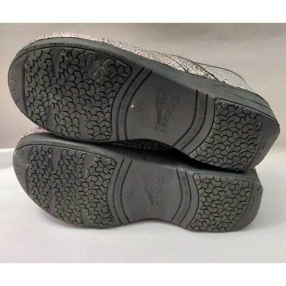 Dansko XP 2.0 Clogs Women's 38 Silver Lacy Print Leather Slip-On Comfort Shoes