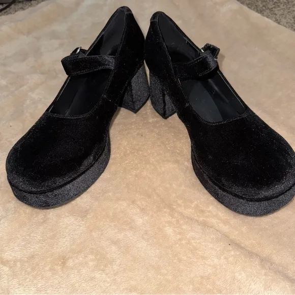 Delia's By Dolls Kill  Black Velvet 2.5”Platform Mary Janes Women’s Size 7 NWOB