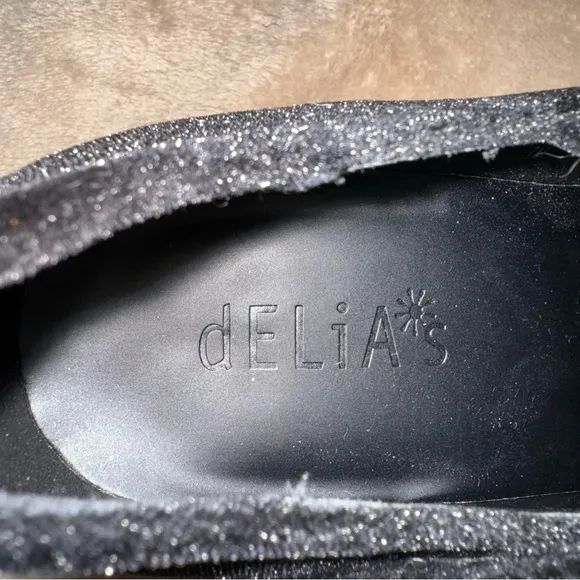 Delia's By Dolls Kill  Black Velvet 2.5”Platform Mary Janes Women’s Size 7 NWOB