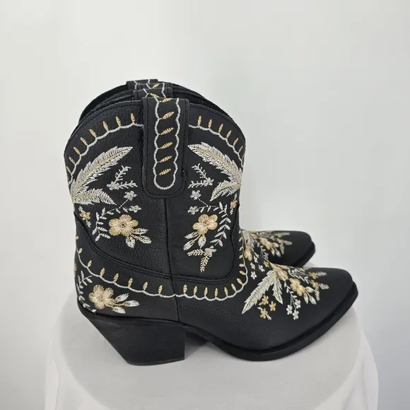 Dingo Black Floral Embroidered Cowgirl Boots | Western Ankle Booties Sz 9.5