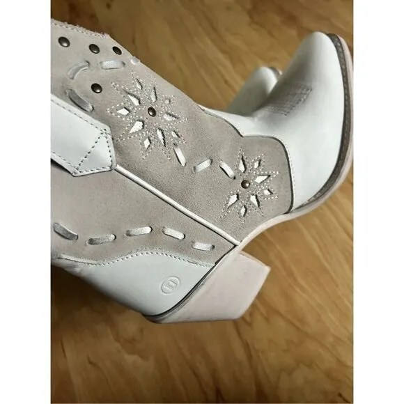 Dingo white cowboy cowgirl boots size 7 over the ankle booties western
