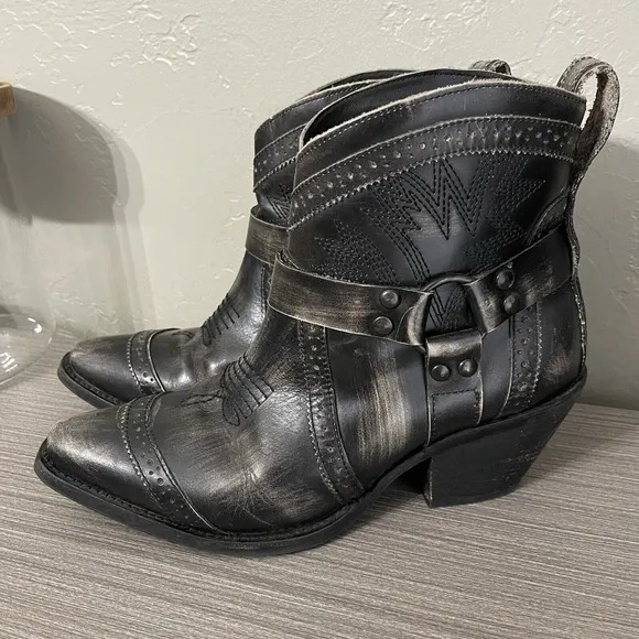 Dingo Women's Gummy Bear Distressed Black Leather Ankle Boots Size 9.5 Western