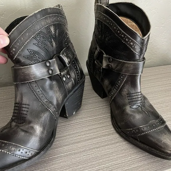 Dingo Women's Gummy Bear Distressed Black Leather Ankle Boots Size 9.5 Western