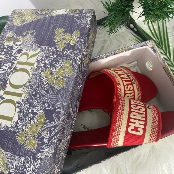 Dior Sandals size 8💕💕