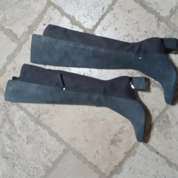 DKNY Knee High Tall Suede Boots Size 7