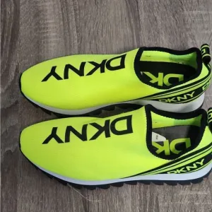 DKNY New Womens Shoes Size 7 M Athletic