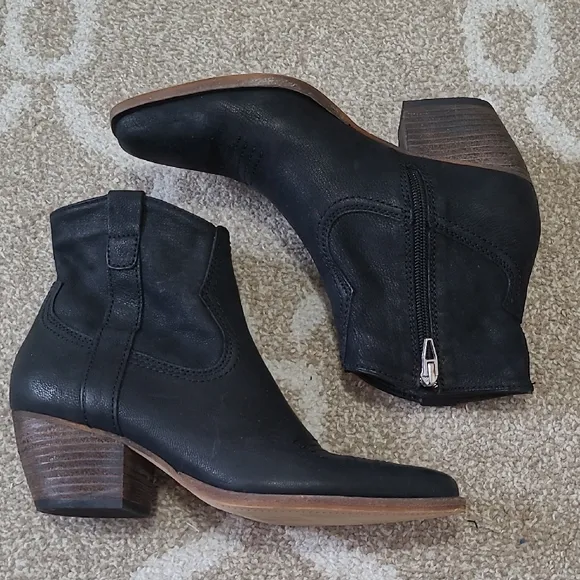 Dolce Vita 'Silma' Black Leather Western Ankle Booties - Size 7