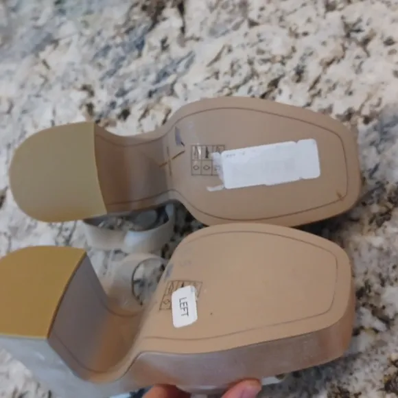 DOLCE VITA WOMENS SZ 9.5  PLATFORM SANDALS $150 CREAM