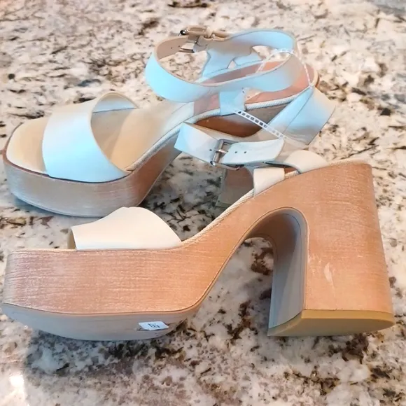 DOLCE VITA WOMENS SZ 9.5  PLATFORM SANDALS $150 CREAM