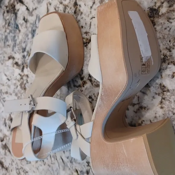 DOLCE VITA WOMENS SZ 9.5  PLATFORM SANDALS $150 CREAM