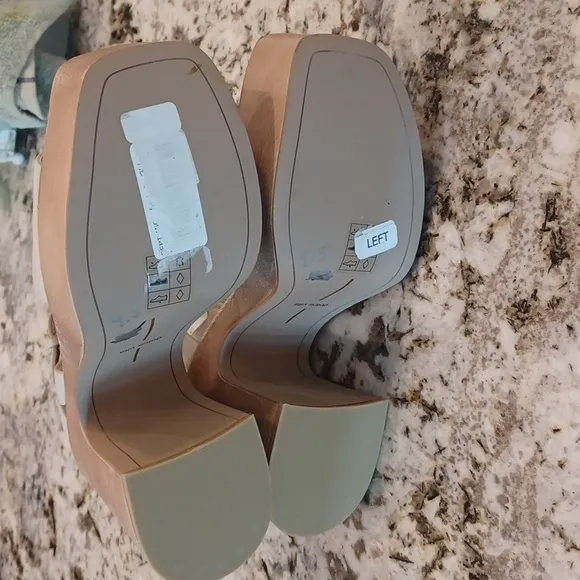 DOLCE VITA WOMENS SZ 9.5  PLATFORM SANDALS $150 CREAM