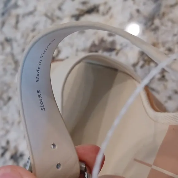 DOLCE VITA WOMENS SZ 9.5  PLATFORM SANDALS $150 CREAM