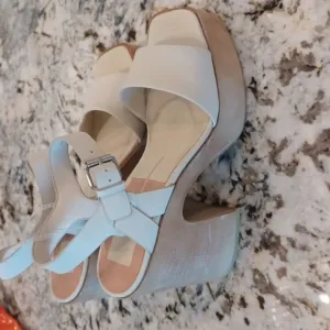 DOLCE VITA WOMENS SZ 9.5  PLATFORM SANDALS $150 CREAM