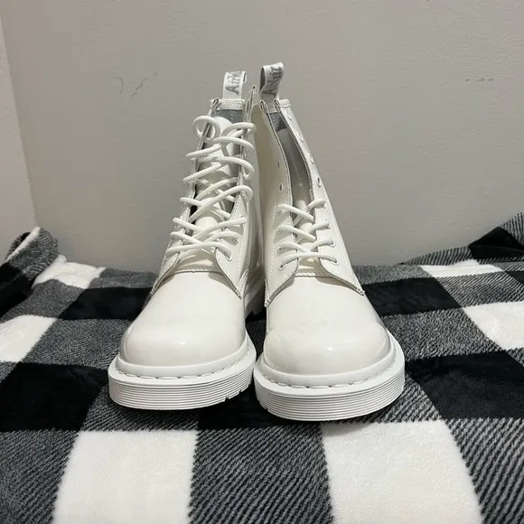 Dr Martens 1460 MONO PATENT LEATHER LACE UP BOOTS- NO BOX