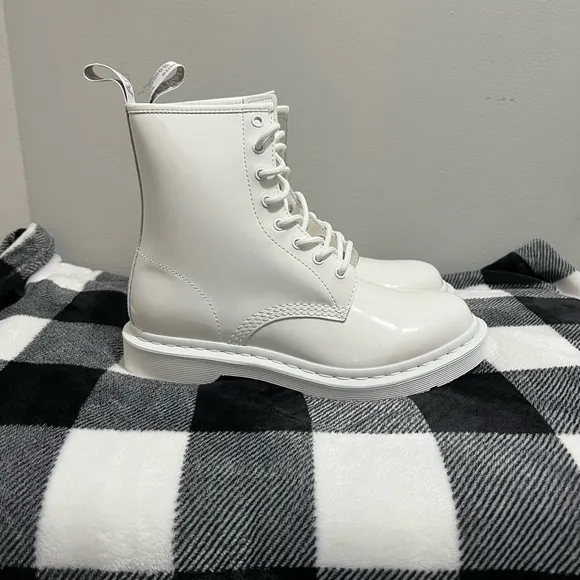 Dr Martens 1460 MONO PATENT LEATHER LACE UP BOOTS- NO BOX