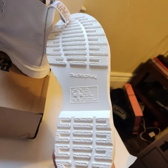Dr. Martens 1460 Pascal white boots size 10 BNWB (no lid)