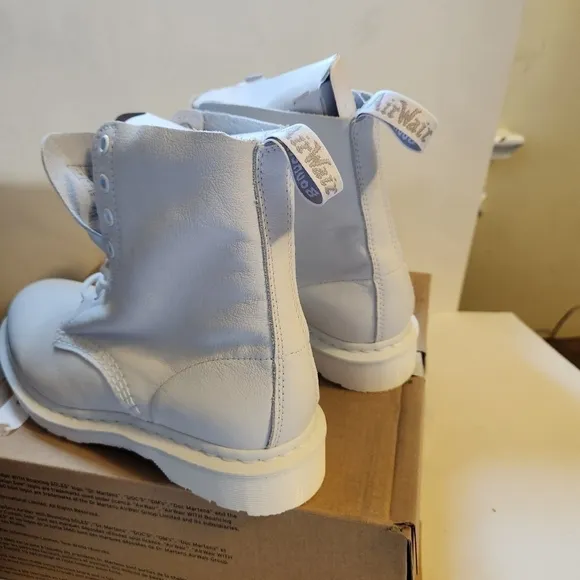 Dr. Martens 1460 Pascal white boots size 10 BNWB (no lid)