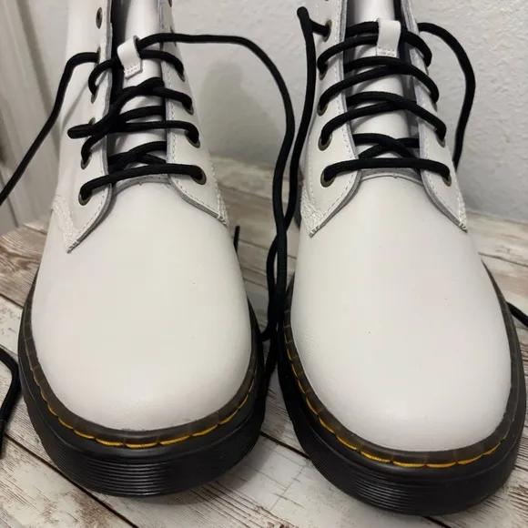 Dr Martens 1460 SMOOTH LEATHER LACE UP BOOTS