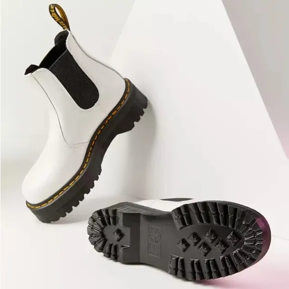 DR. MARTENS 2976 Quad Leather Platform Chelsea Boot