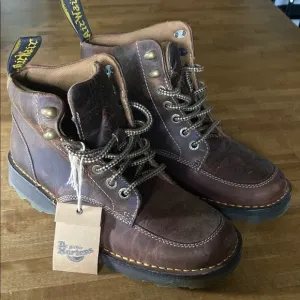 Dr. Martens Brown Leather Boots with Moc Toe Design sz 9