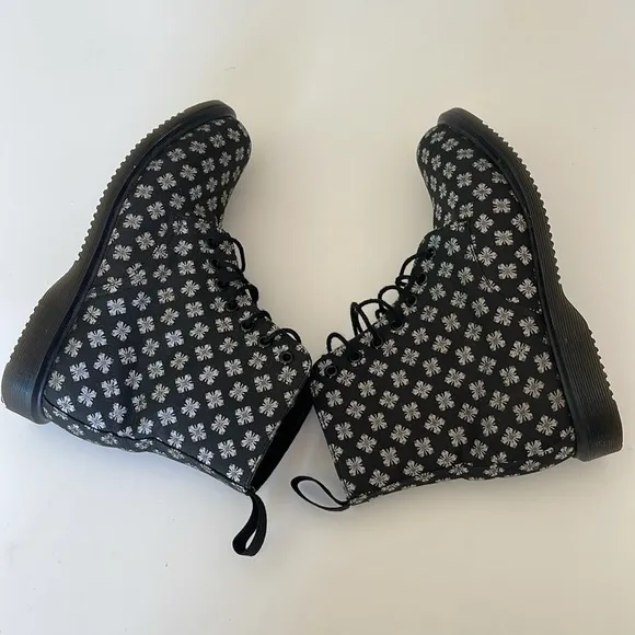 Dr. Martens Kathleen 60's Geo Brocade Boots 7 Eye in Black Lace Up Y2K Size 8