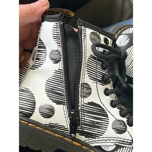 DR MARTENS KIDS 1460 POLKA DOT BOOT - BLACK/WHITE size 11