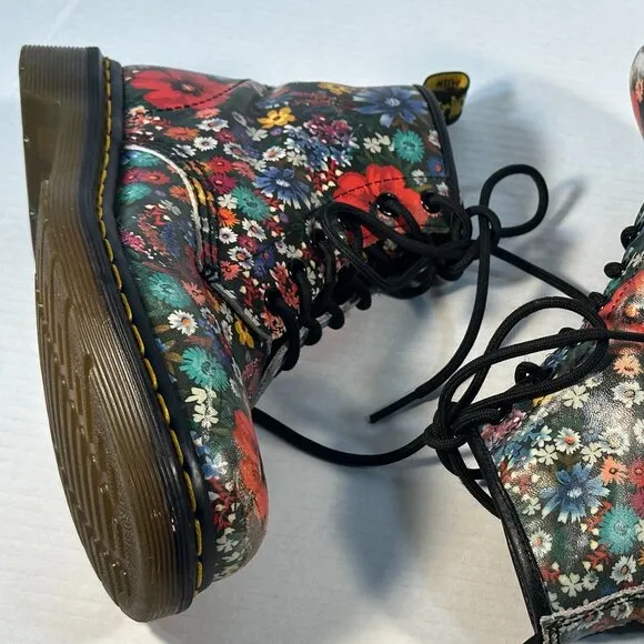 DR MARTENS L-7 FLOWER BOOTS