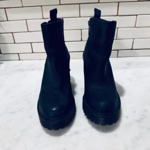 Dr. Martens Magdalena Leather Heeled Ankle Boots Lug Sole Black US 9