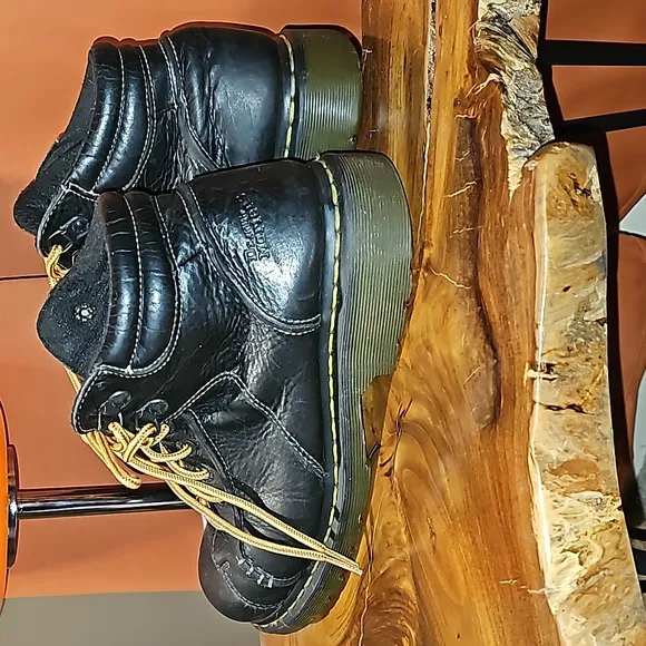 DR. MARTENS- Style 8A54 VINTAGE black Leather Ankle Boots Size 10US 9UK