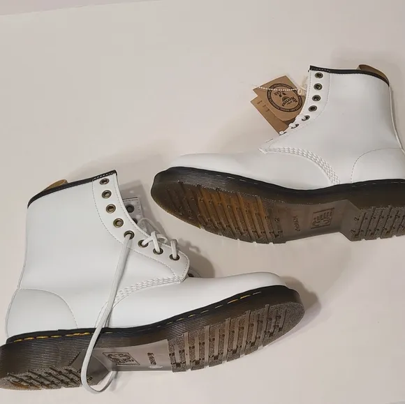 DR MARTENS VEGAN 1460 KEMBLE LACE UP BOOTS NWOB