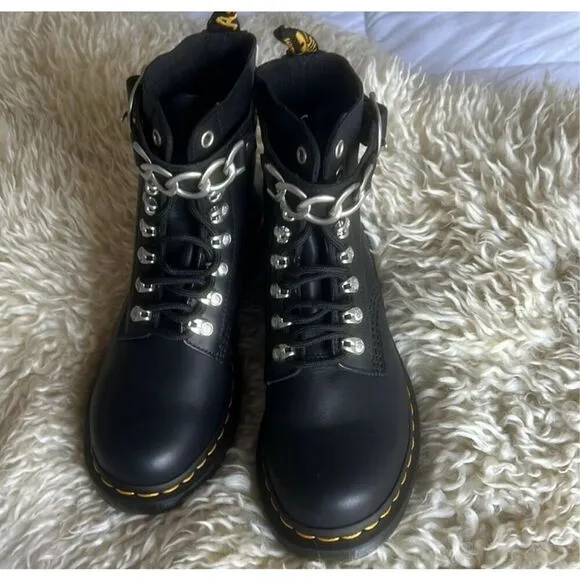DR MARTENS 1460 Pascal Women's Chain Leather Lace Up Boots sz 7