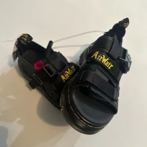 Dr.Martens sandals