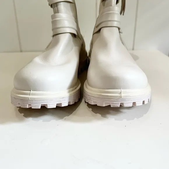 Ecco NWOT Tred Tray Moto Boots size 38 US 7 to 7.5  ivory