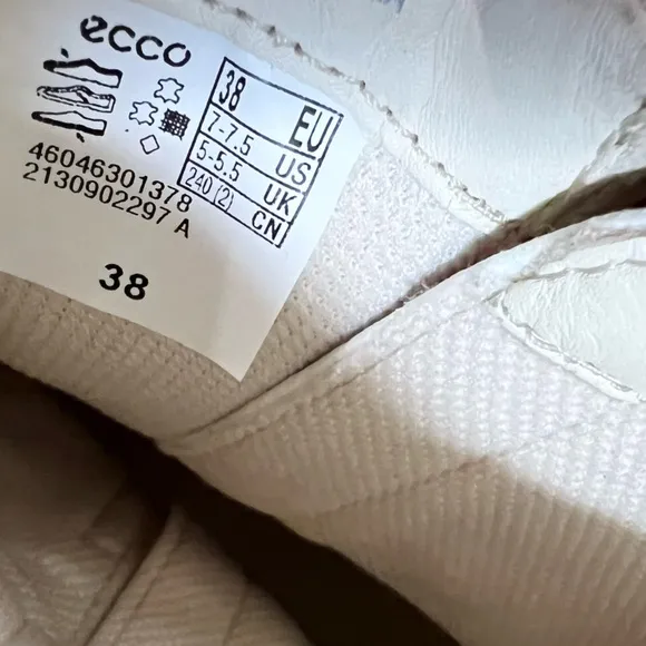 Ecco NWOT Tred Tray Moto Boots size 38 US 7 to 7.5  ivory