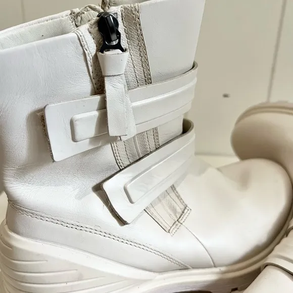Ecco NWOT Tred Tray Moto Boots size 38 US 7 to 7.5  ivory