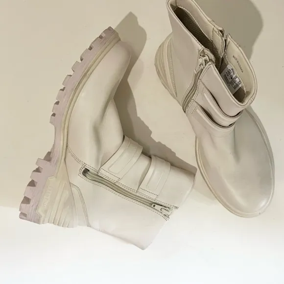 Ecco NWOT Tred Tray Moto Boots size 38 US 7 to 7.5  ivory