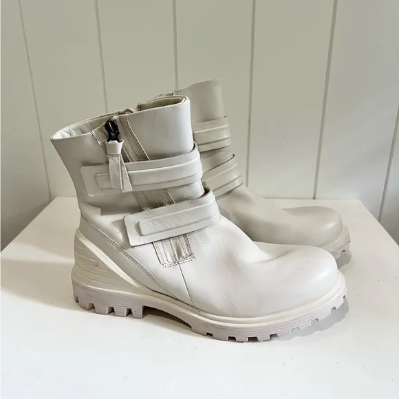 Ecco NWOT Tred Tray Moto Boots size 38 US 7 to 7.5  ivory