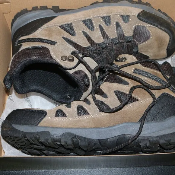 Eddie Bauer Ridgeline hiking boots size 10.5 Med and comes with box