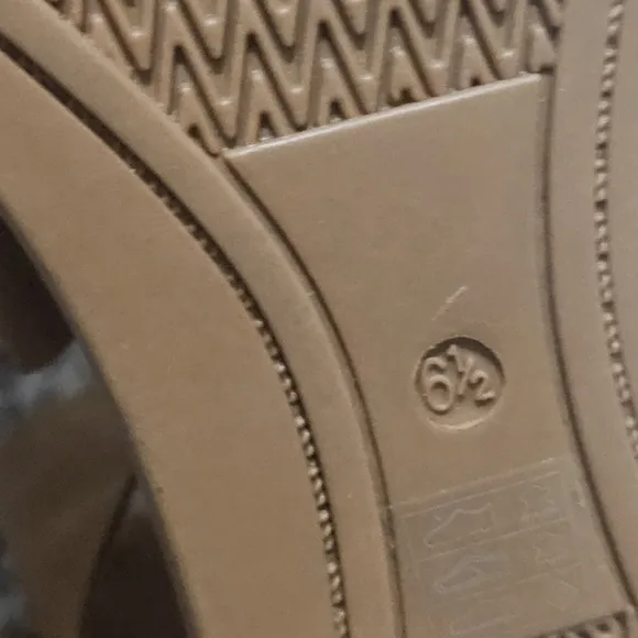 Eileen Fisher Sport Plantform Tan Leather Criss Cross Sandals Size 6.5
