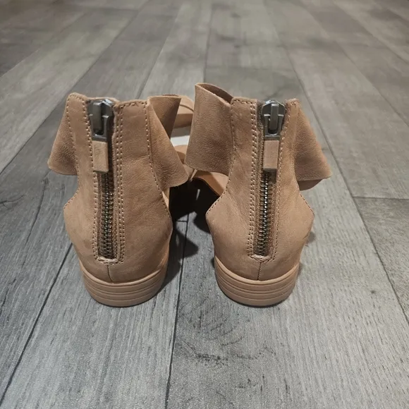 Eileen Fisher Sport Plantform Tan Leather Criss Cross Sandals Size 6.5