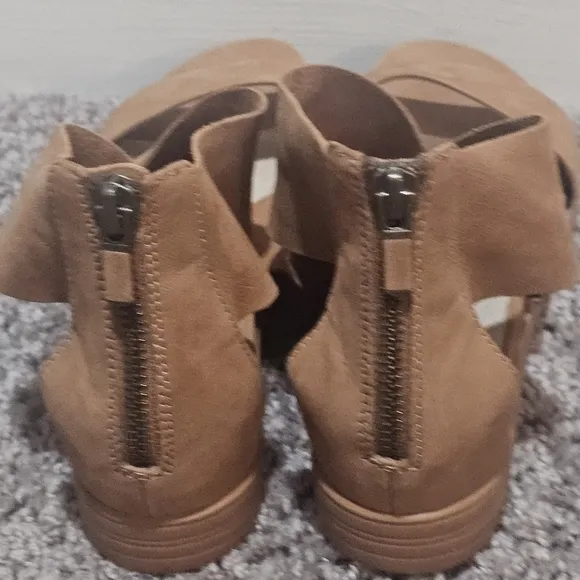 Eileen Fisher Sport Plantform Tan Leather Criss Cross Sandals Size 6.5