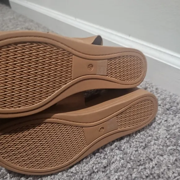 Eileen Fisher Sport Plantform Tan Leather Criss Cross Sandals Size 6.5