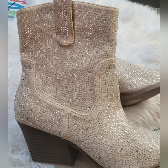 Elegant Beige Ankle Boots