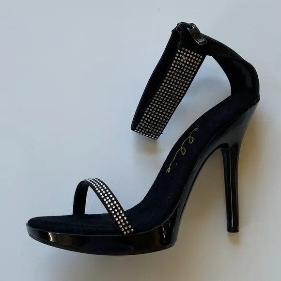 Ellie Women’s Rhinestone Sandals